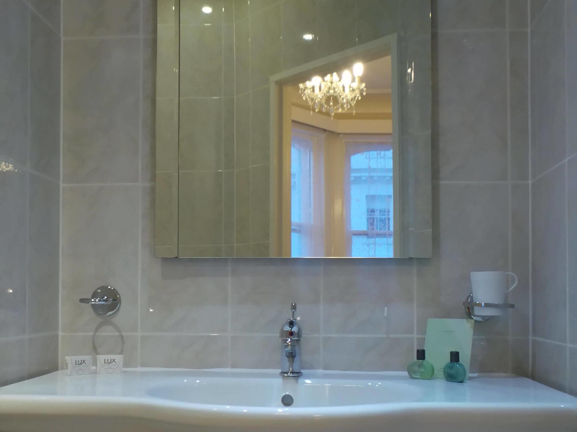 איסטבורן Vernon Guesthouse מראה חיצוני תמונה